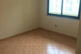 Super apartament me qera, Affitto