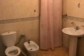 Super apartament me qera, Qera