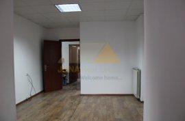 Ambient zyre me qira ne zonen e Bllokut ne Tirane, Ενοικίαση