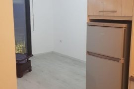 APARTAMENT ME QIRA 1+1 PRANE 21 DHJETORIT , Ενοικίαση