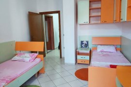 Apt Gjigand 3+1+2WC+2Bllk i Pabanuar me Pare , Location