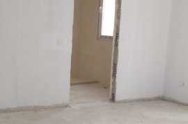 APARTAMENT NE SHITJE 2+1 PRANE OXHAKUT , Venta