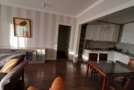 Jepet me Qera Apartament 123m2 2+1+2 me vend Parki, Ενοικίαση