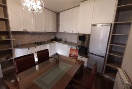 Jepet me Qera Apartament 123m2 2+1+2 me vend Parki, Miete