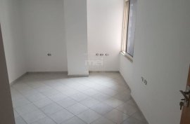 Tek stacioni i trenit, shitet apartament 2+1, Venta