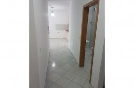 Tek stacioni i trenit, shitet apartament 2+1, Vente