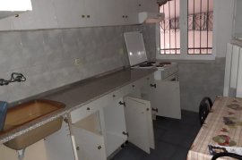 JEPET ME QIRA SHTËPI PRIVATE, KORÇË, Location