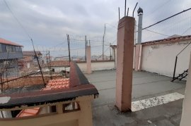 JEPET ME QIRA SHTËPI PRIVATE, KORÇË, Location