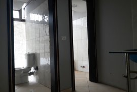 Jepet me qira ambjent biznesi duplex., Ενοικίαση