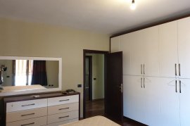 JEPET APARTAMENT 3+1 ME QIRA TE KOMUNA PARISIT!, Affitto