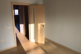 APARTAMENT 2+1 ME QIRA, SHESHI SHQIPONJA , Bérlés