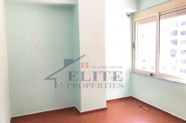 Shitet super apartament 2+1 Pranë ''Uslugës''., Venta