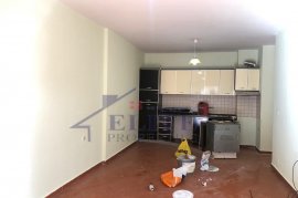 Shitet super apartament 2+1 Pranë ''Uslugës''., Verkauf