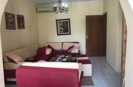 Rruga Dritan Hoxha jepet me qira apartament 2+1, Qera