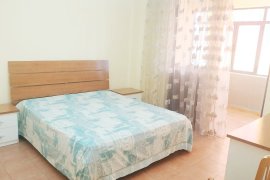 1+1+Ballkon (I Madh) Ne 21 Dhjetor - Pallat I Ri, Location