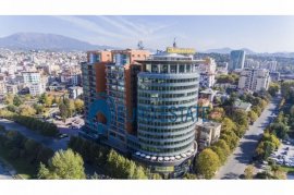 Tirane, jap me qera ambjent biznesi 305 m² (ETC), Miete