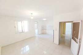 Shitet Apartament 2+1 tek Zona e Pazarit te Ri  , Shitje