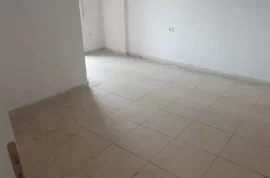 Shitet Apartament 2+1 me hipoteke.. Inxhinieria..!, Πώληση