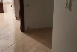 Shitet apartament 2+1+Garazh me Hipoteke... Fresk., Πώληση