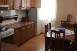 Jepet me qera apartament 2+1, Ενοικίαση