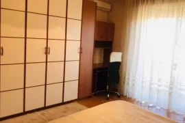 Jepet me qera apartament 2+1, Ενοικίαση