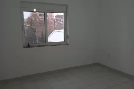 Shitet Apartament , Πώληση