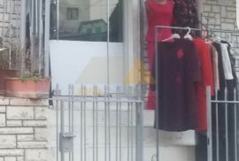 Dyqan per shitje ne rrugen Ali Demi