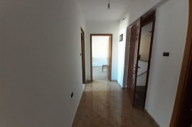 SHITET APARTAMENT NË LAGJEN 16, KORÇË, Πώληση