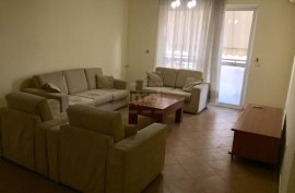 Tek Rruga e Kavajes jepet me qira apartament 3+1, Huren