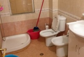 Shitet apartament 2+1 Tek Xhomlliku, Πώληση