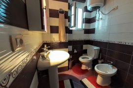 SHITET APARTAMENT NË LAGJEN 9, KORÇË, Πώληση