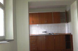 JEPET ME QIRA APARTAMENT 2+1 NË LAGJEN 16, KORÇË, Ενοικίαση