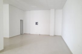 Ambient 95 m2 i Modifikuar per Cdo Lloj Biznesi , Location