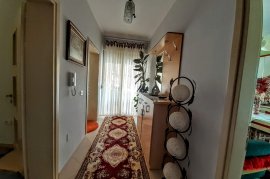 SHITET APARTAMENT NË LAGJEN 9, KORÇË, Πώληση