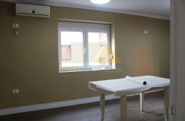 Apartament per zyra me qira ne zonen e Bllokut, Qera