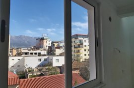 Shitet Apartament Komplet i Rinovuar: 1+1 , Πώληση