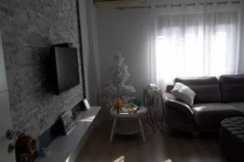 Tek pallati me shigjeta shitet apartament 2+1, Shitje