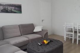 Tek pallati me shigjeta shitet apartament 2+1, Shitje