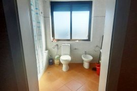 Apt 2+1+2WC perballe Stadiumit Dinamo , Location