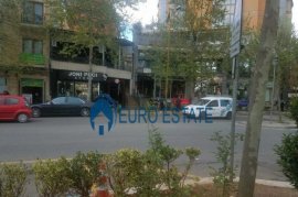 Tirane, jap me qera ambjent biznesi 31 m² 350 Euro, Miete