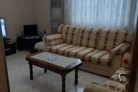 Shitet apartament  1+1 mbrapa shkolles " Kate, Vente