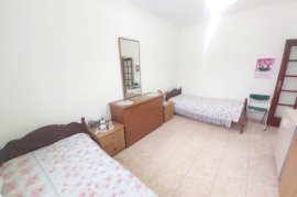 Në Shitje, Apartament 2+1 me Ballkon Tek Medreseja, Πώληση