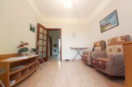 Në Shitje, Apartament 2+1 me Ballkon Tek Medreseja, Vente