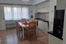 Jepet me qera apartament 2+1, rruga Fresk, prane B, Alquiler