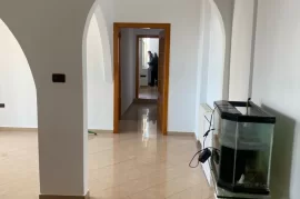 Shitet apartament 4+1 me Hipoteke..!!, Vente