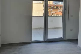 Apartament me qera, Affitto