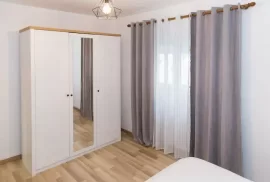 Jepet me qira apartament 2+1 tek ‘’21 Dhjetori’’., Huren