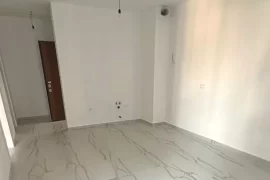 Apartament me qera, Ενοικίαση