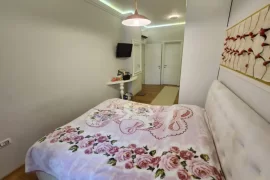 Apartament 2+1 me qira në “Rrugën e Barrikadave”, Huren