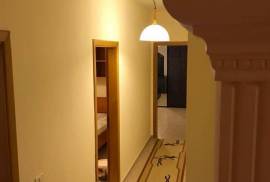 JEPET ME QERA APARTAMENT 2+1 PALLATET 1 MAJI , Bérlés